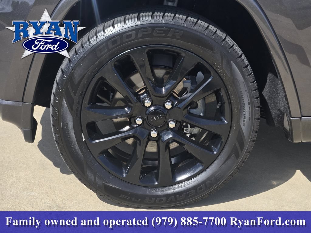 Used 2020 Jeep Grand Cherokee Altitude RWD image 7