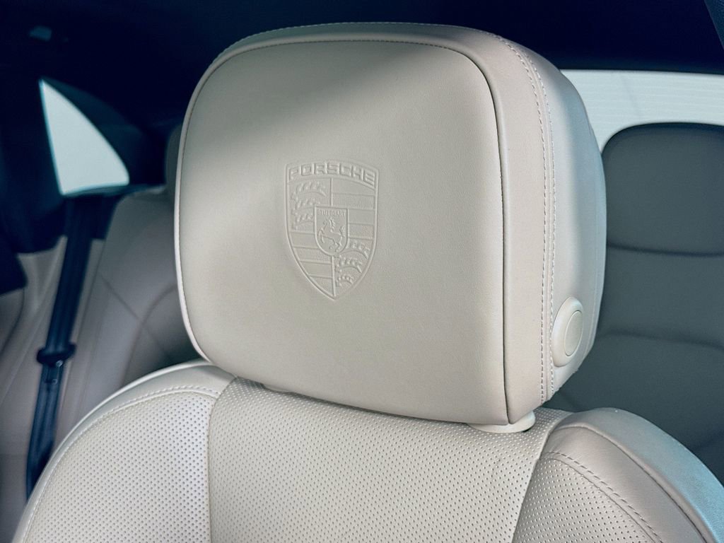 Certified 2023 Porsche Macan Turbo image 13