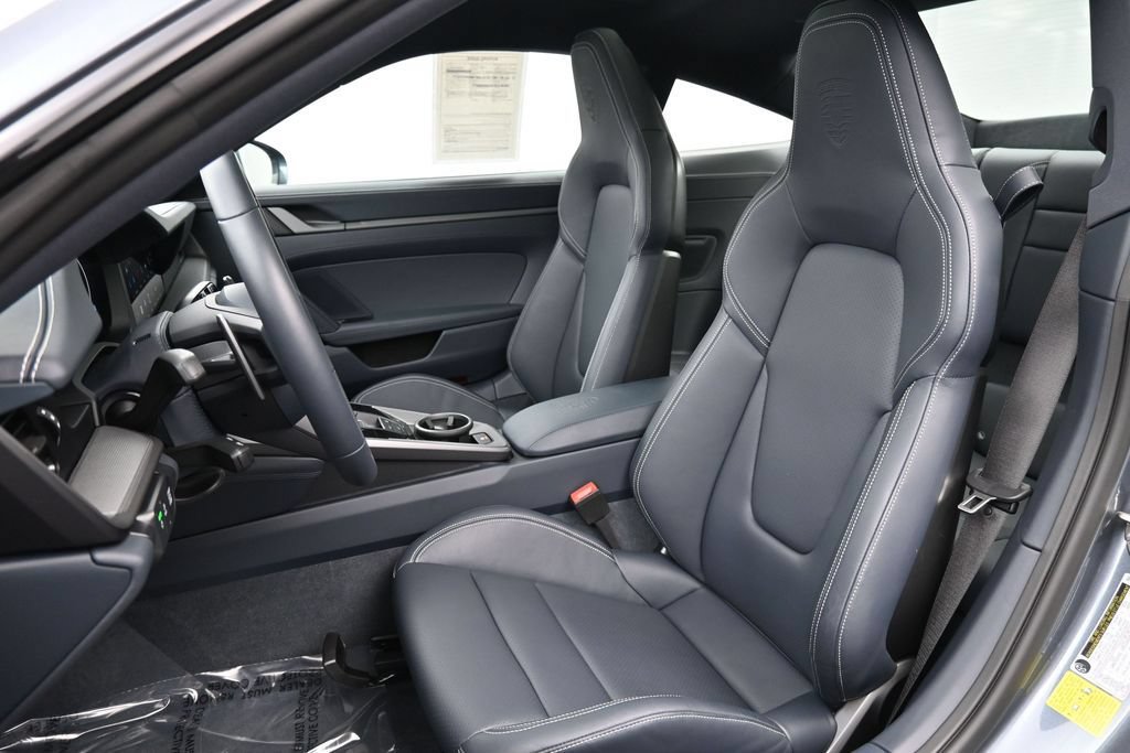 Certified 2025 Porsche 911 Carrera RWD image 5