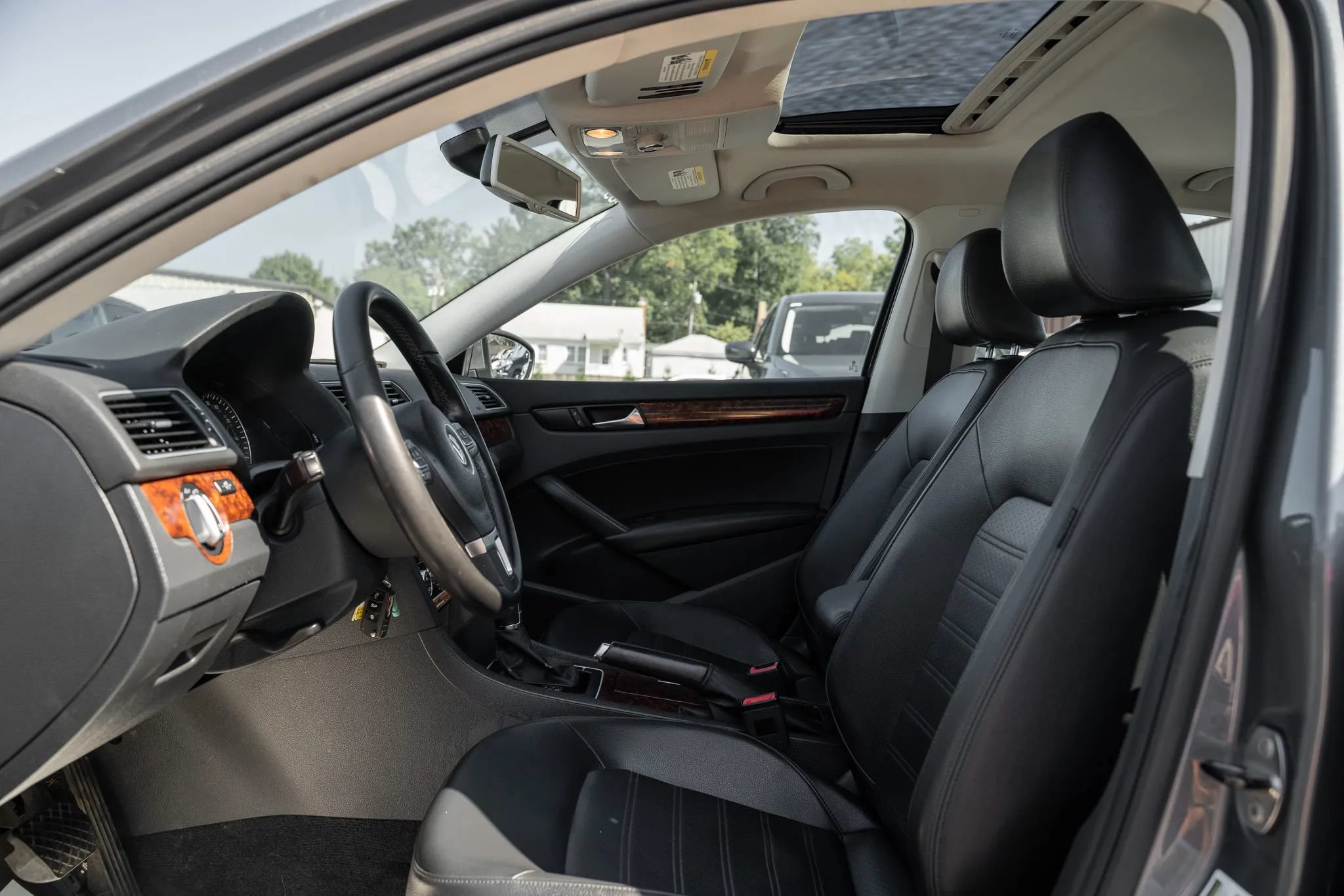 Used 2012 Volkswagen Passat 2.5 SEL FWD image 7