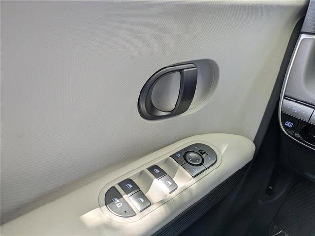 New 2025 Hyundai Ioniq 5 SE image 17