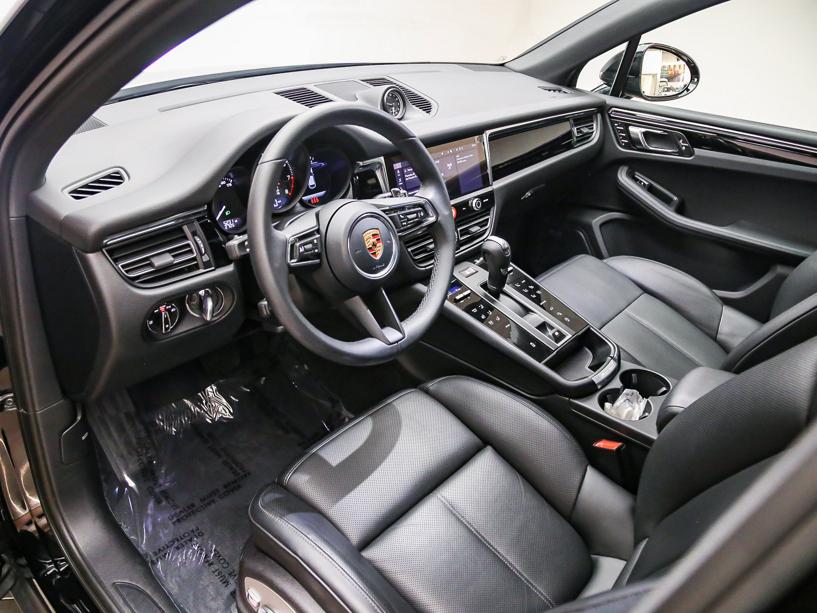 Certified 2026 Porsche Macan AWD/4WD image 9