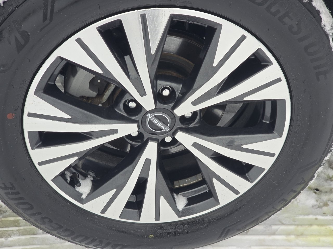 Used 2023 Nissan Rogue SV image 9