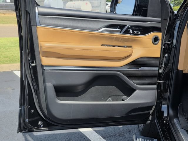 Used 2023 Jeep Grand Wagoneer Series III w/ Rear Seat Video Group 1 AWD/4WD image 15