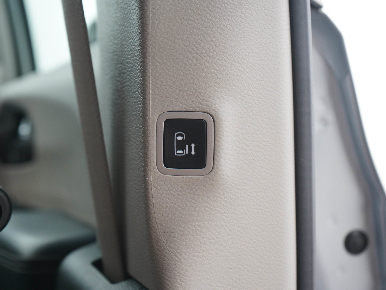 Used 2023 Chrysler Pacifica Touring-L FWD image 17