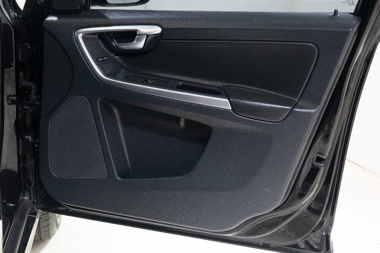 Used 2017 Volvo XC60 T5 w/ Tailgate Package image 22