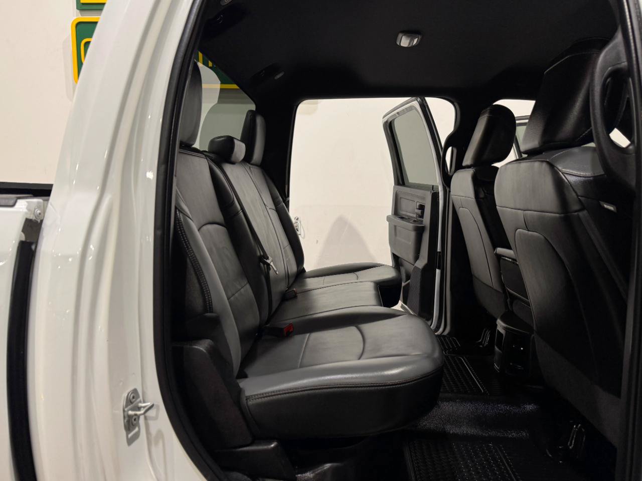 Used 2022 RAM 3500 Tradesman w/ Chrome Appearance Group AWD/4WD image 15