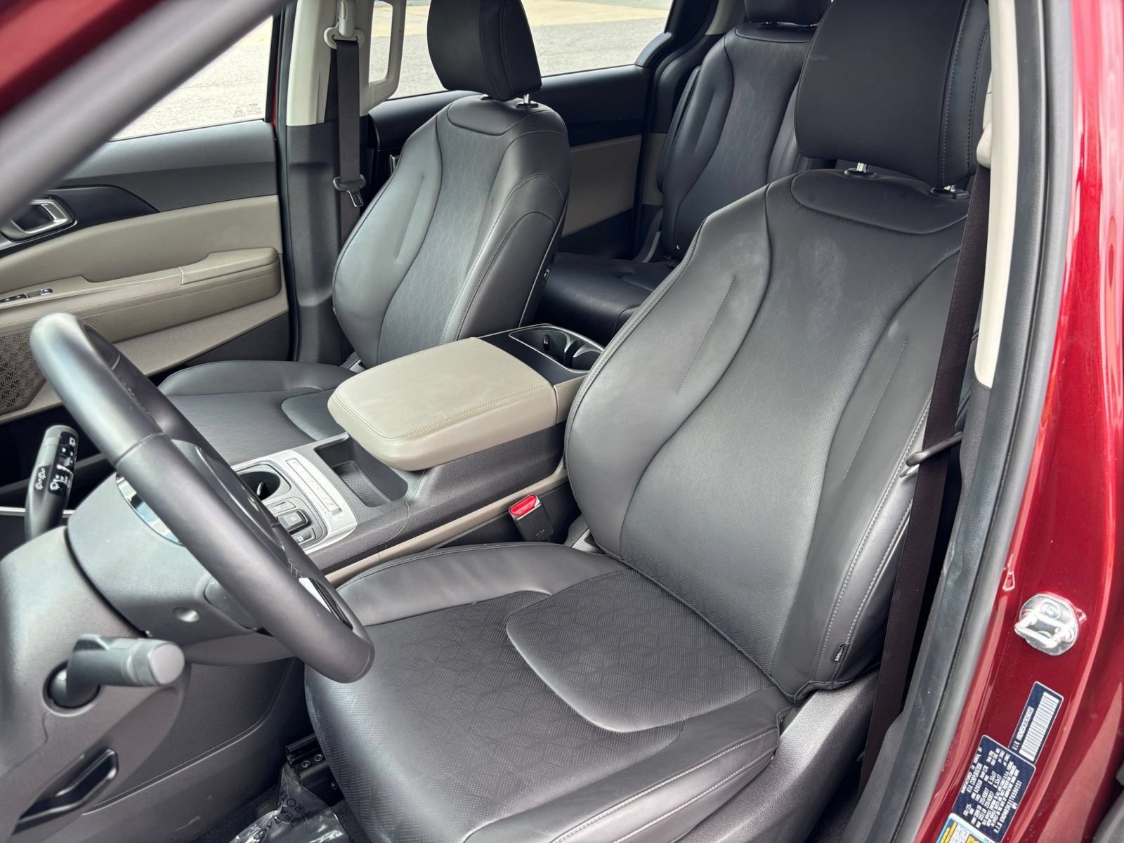 Used 2026 Kia Carnival FWD image 37