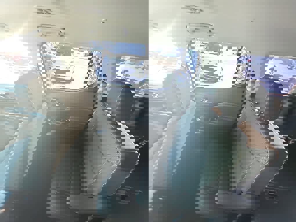 Used 2023 GMC Acadia SLE w/ Driver Convenience Package image 17