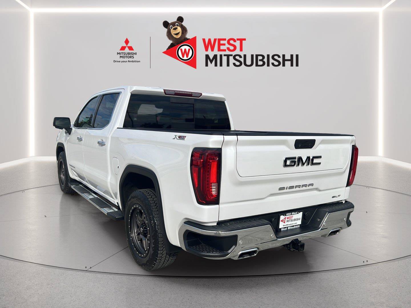 Used 2021 GMC Sierra 1500 SLT w/ SLT Convenience Package AWD/4WD image 4