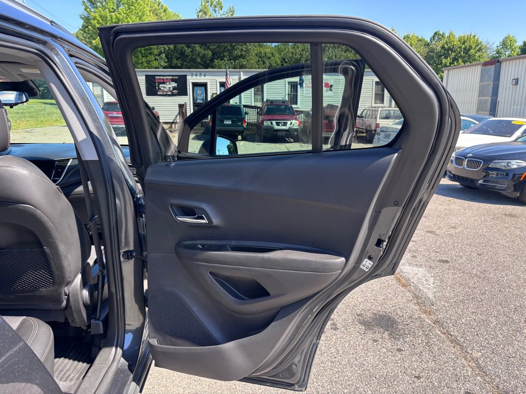 Used 2019 Chevrolet Trax LT w/ Driver Confidence Package AWD/4WD image 29