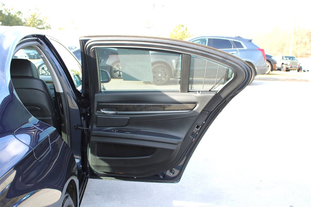 Used 2012 BMW 750i xDrive image 34