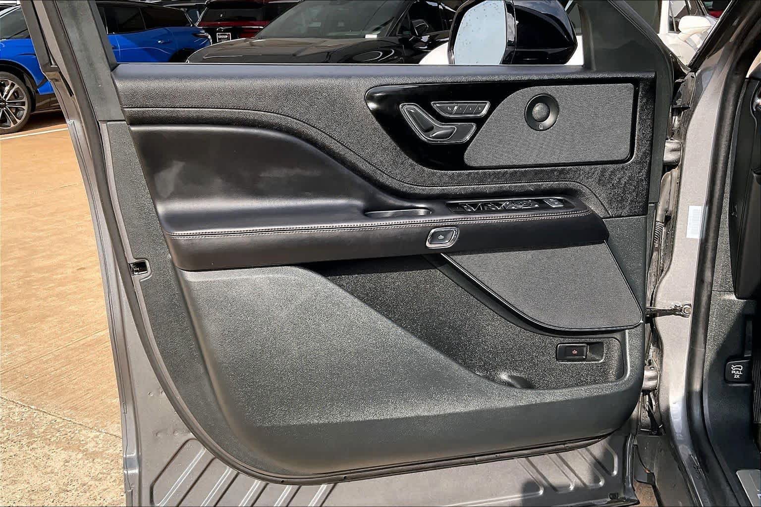 Used 2024 Lincoln Aviator Reserve AWD/4WD image 22