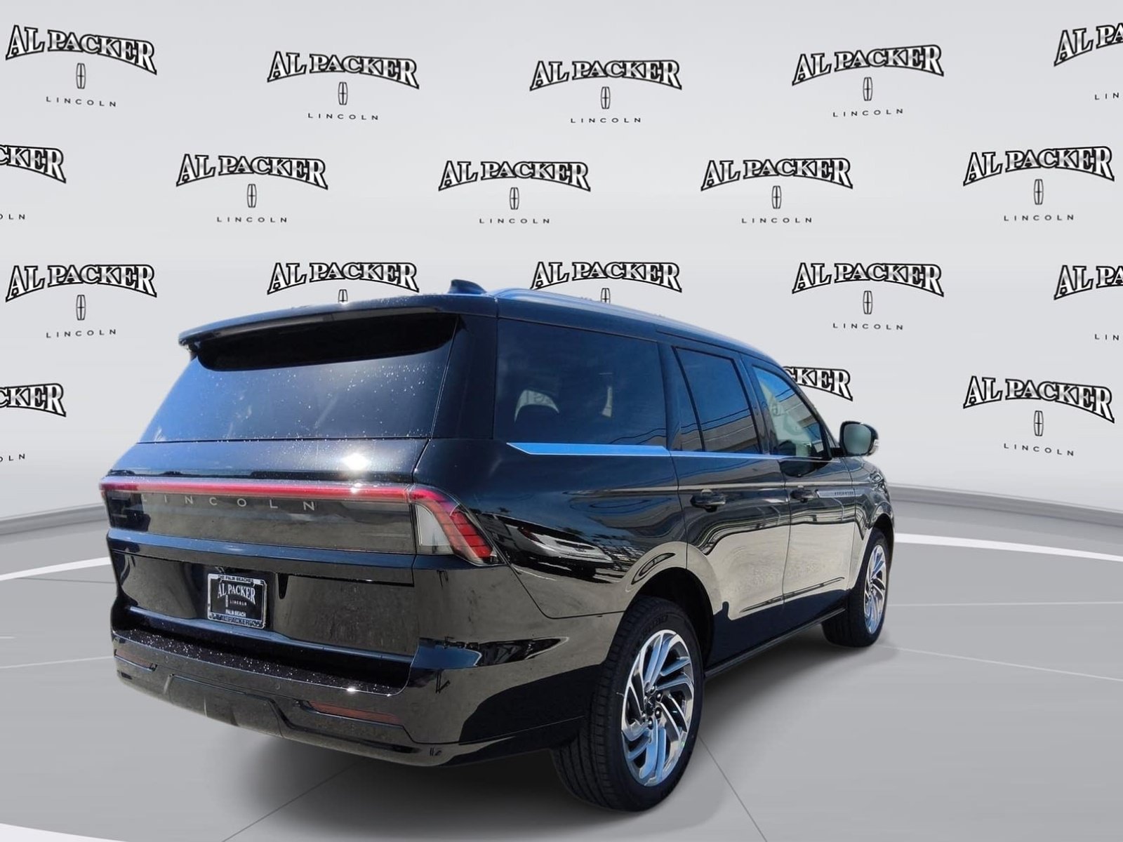 New 2027 Lincoln Navigator Reserve AWD/4WD image 2