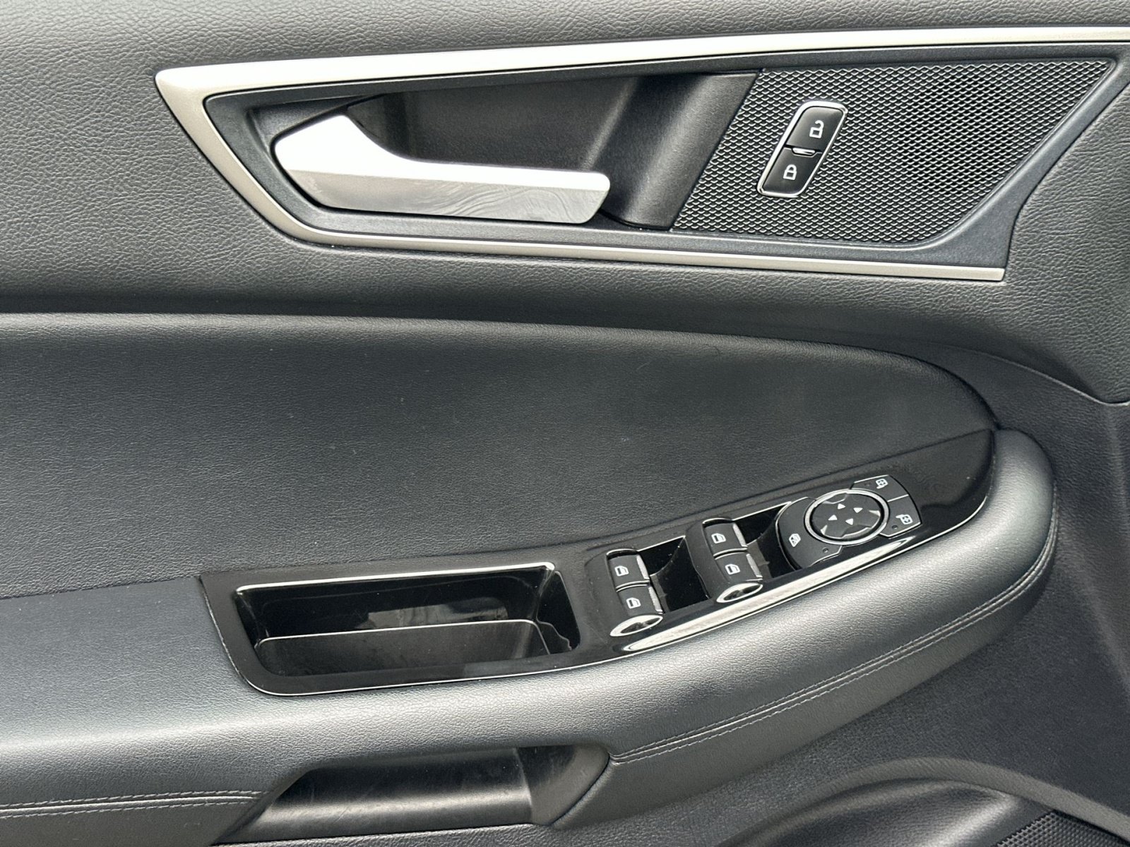Used 2019 Ford Edge SEL w/ Equipment Group 201A AWD/4WD image 16