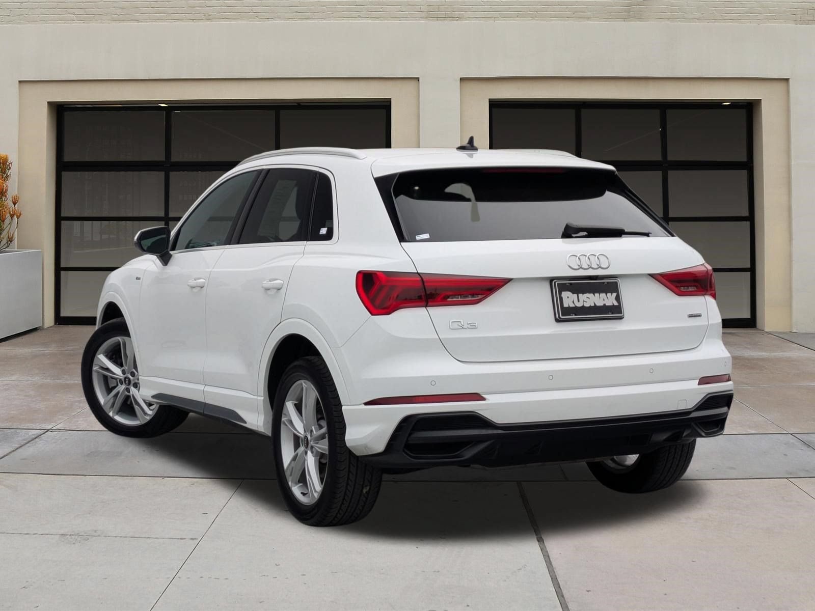 Used 2022 Audi Q3 2.0T Premium AWD/4WD image 2