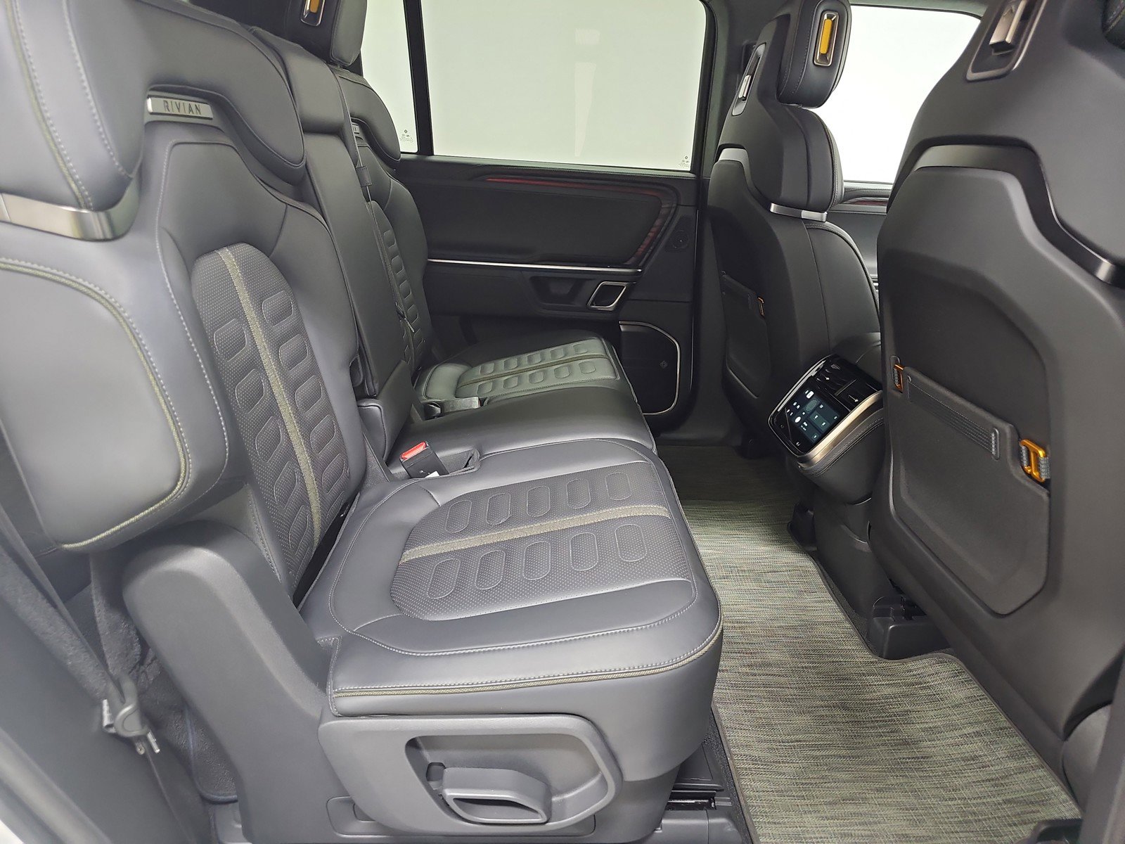 Used 2024 Rivian R1S Adventure AWD/4WD image 23