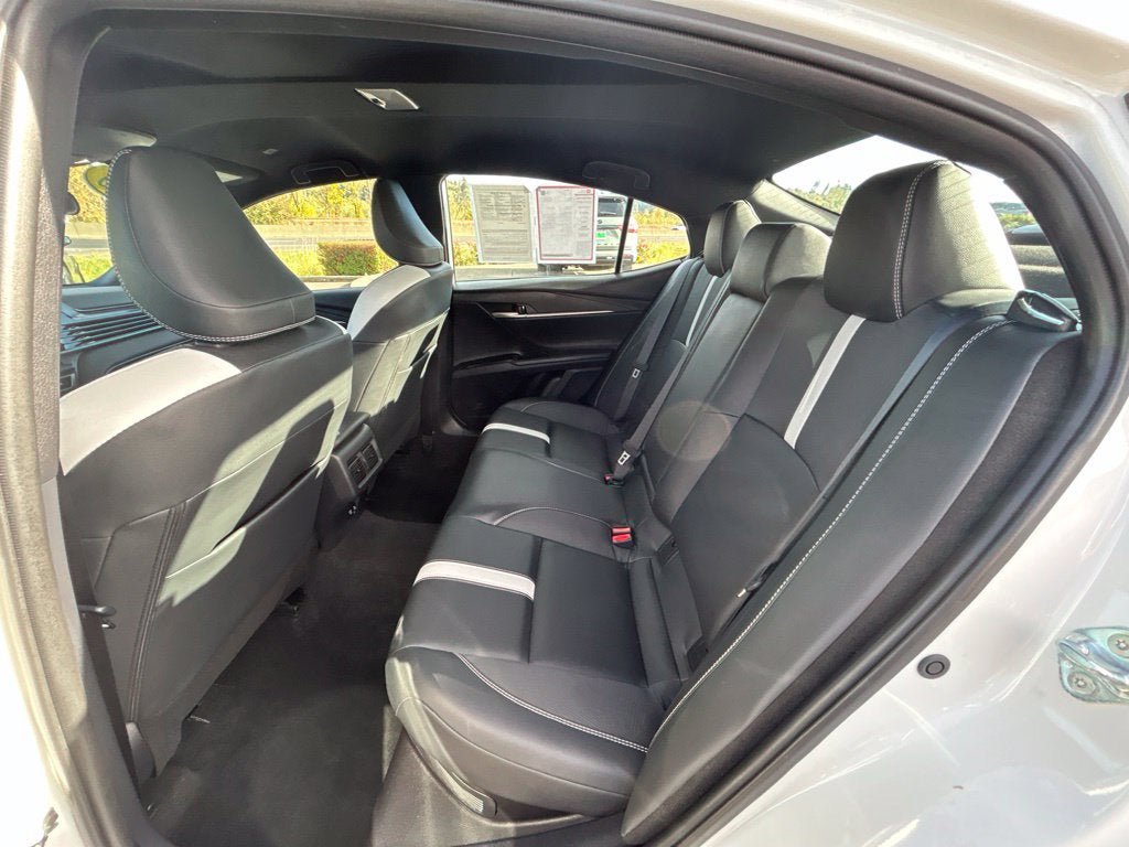 Used 2025 Toyota Camry SE FWD image 15