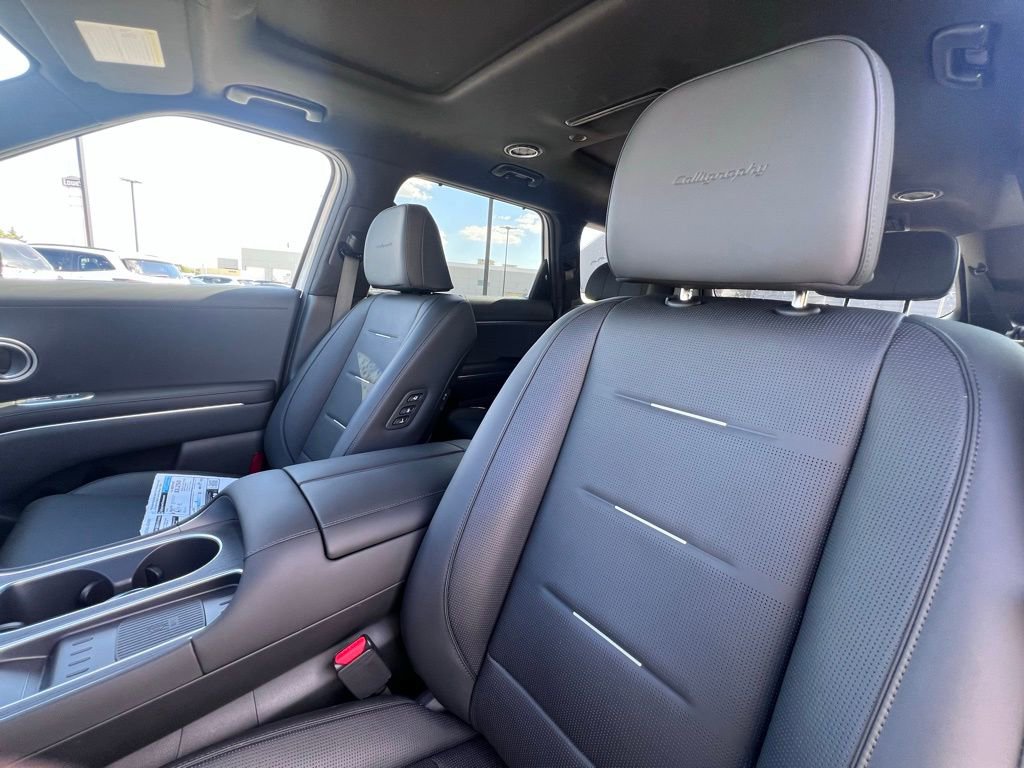 New 2026 Hyundai Palisade Calligraphy FWD image 8