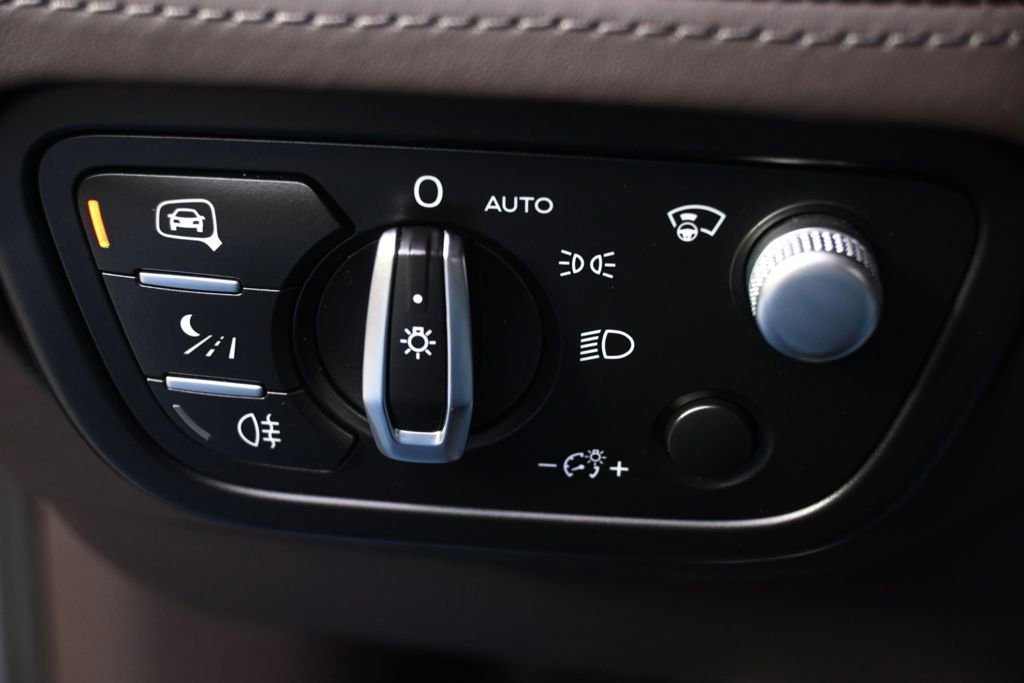 Used 2023 Bentley Bentayga image 27