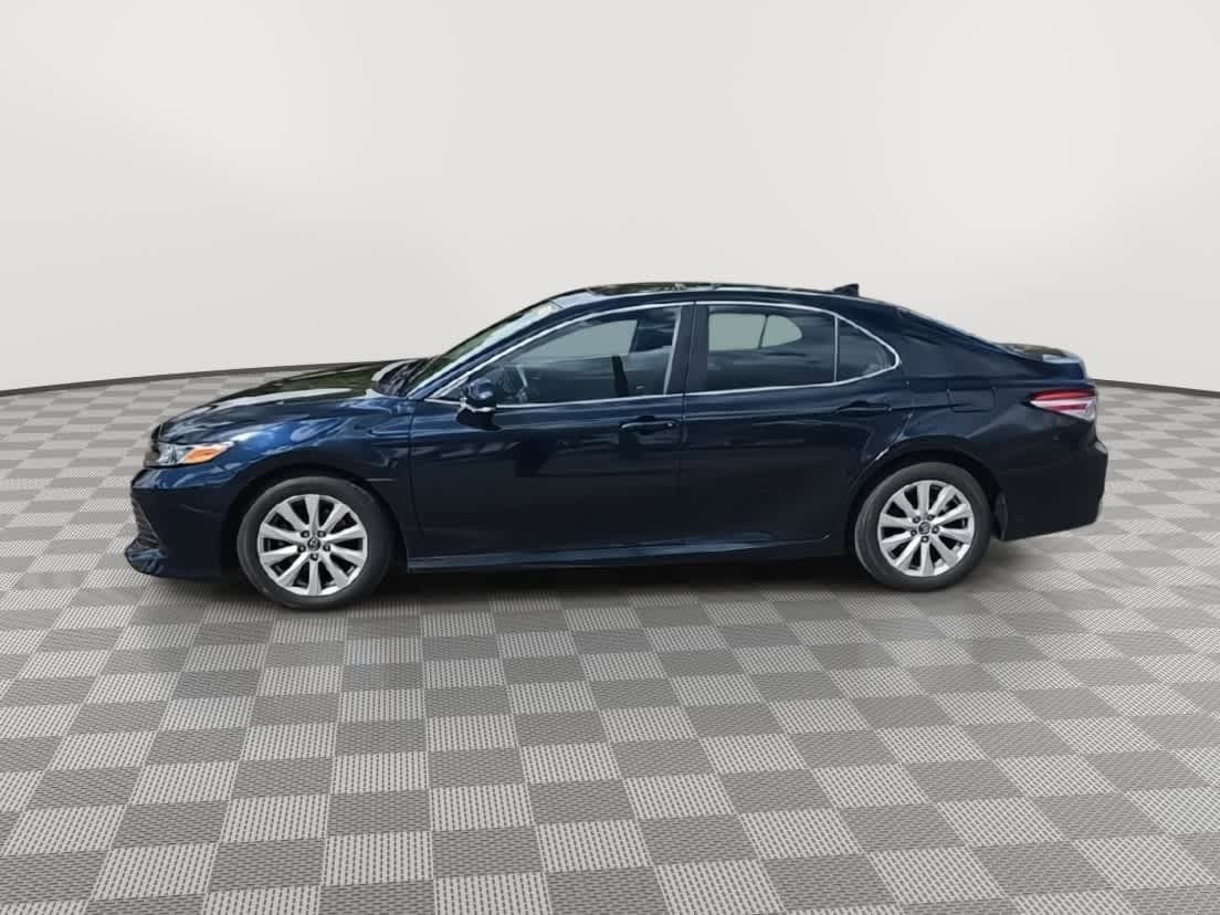 Used 2020 Toyota Camry LE w/ Convenience Package FWD image 5