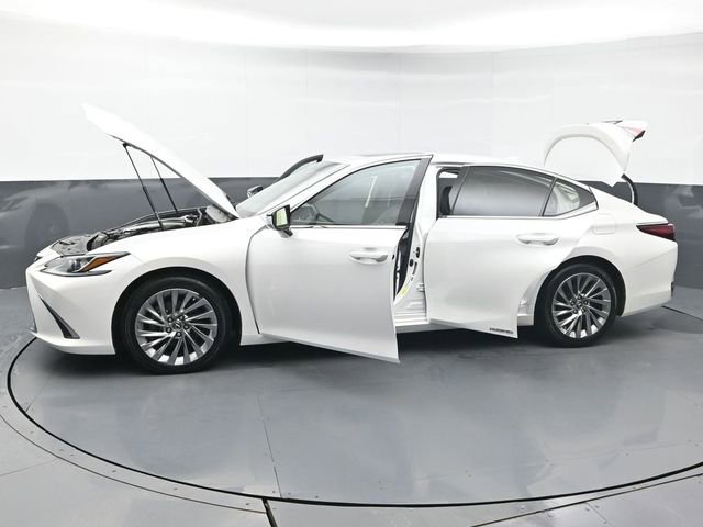 Used 2021 Lexus ES 300h w/ Accessory Package image 52