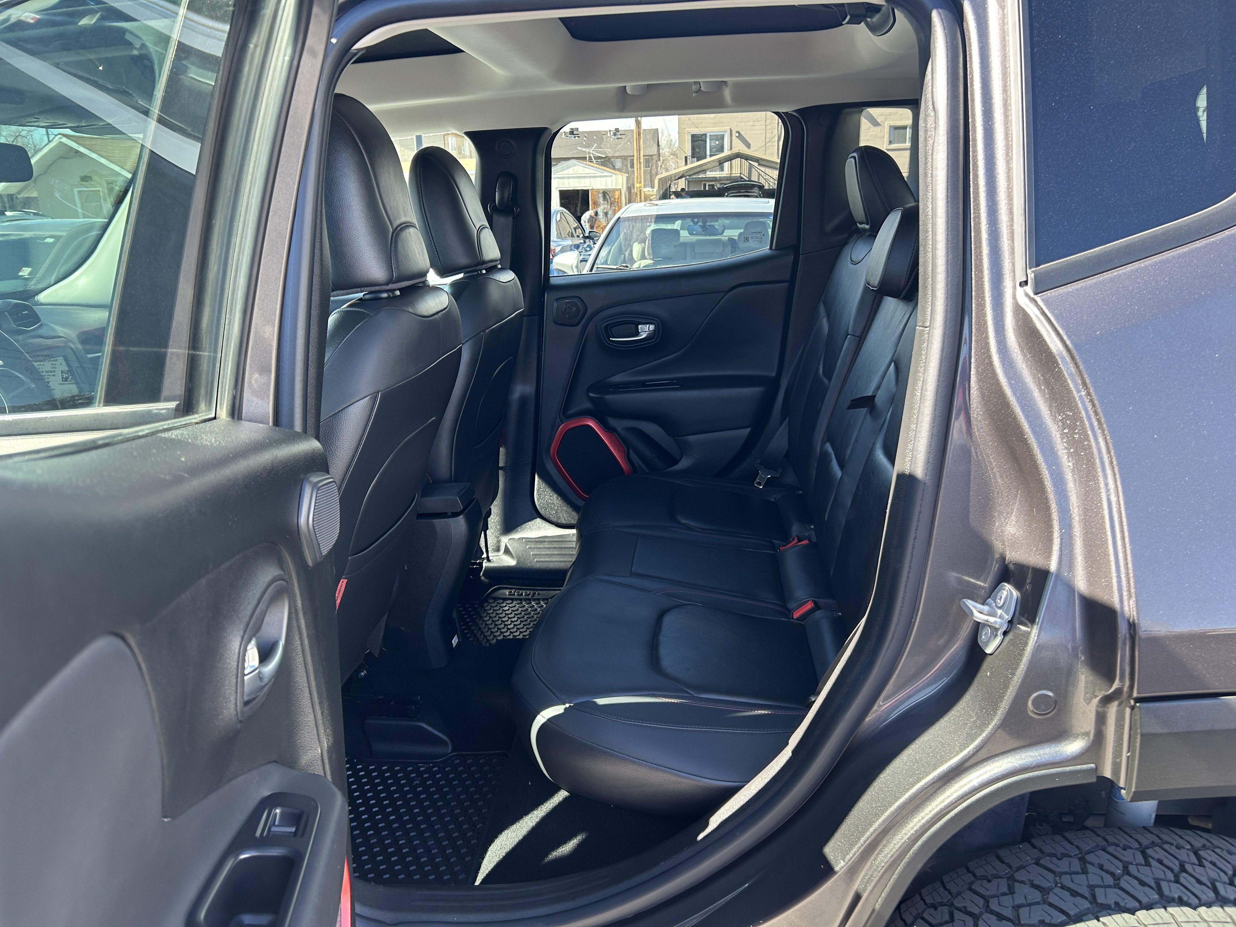 Used 2016 Jeep Renegade Trailhawk w/ Premium Trailhawk Package AWD/4WD image 20