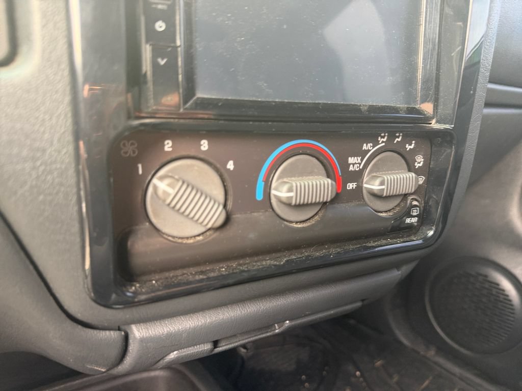 Used 2001 Chevrolet Blazer LT AWD/4WD image 22
