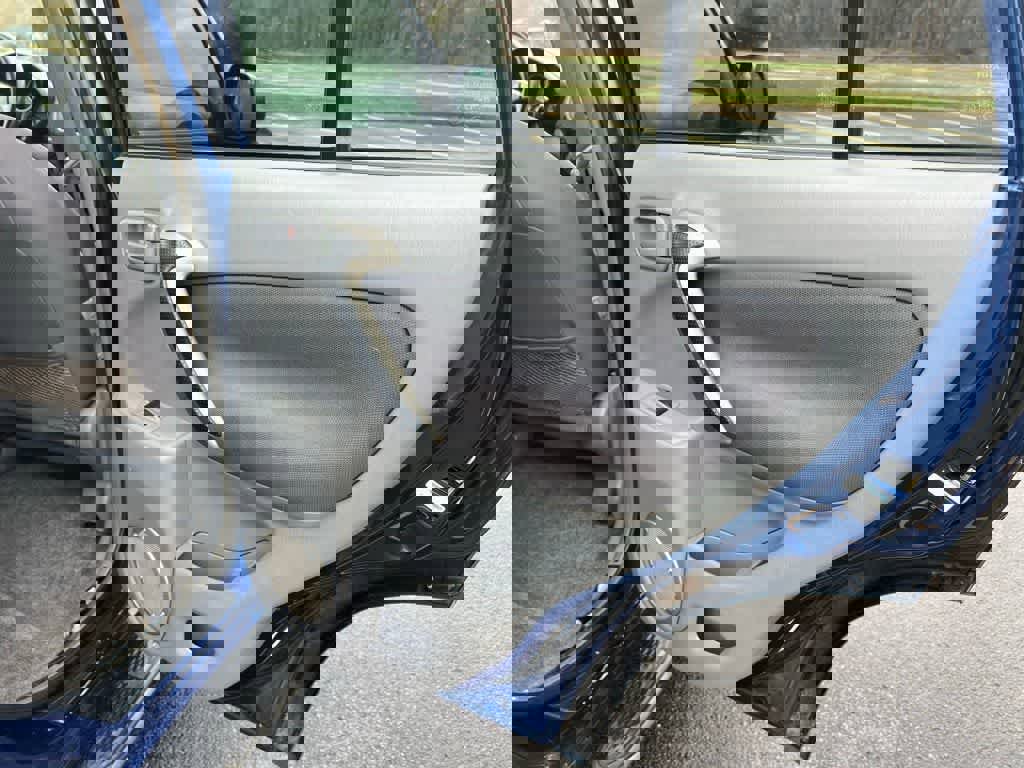 Used 2003 Toyota RAV4 4WD image 26