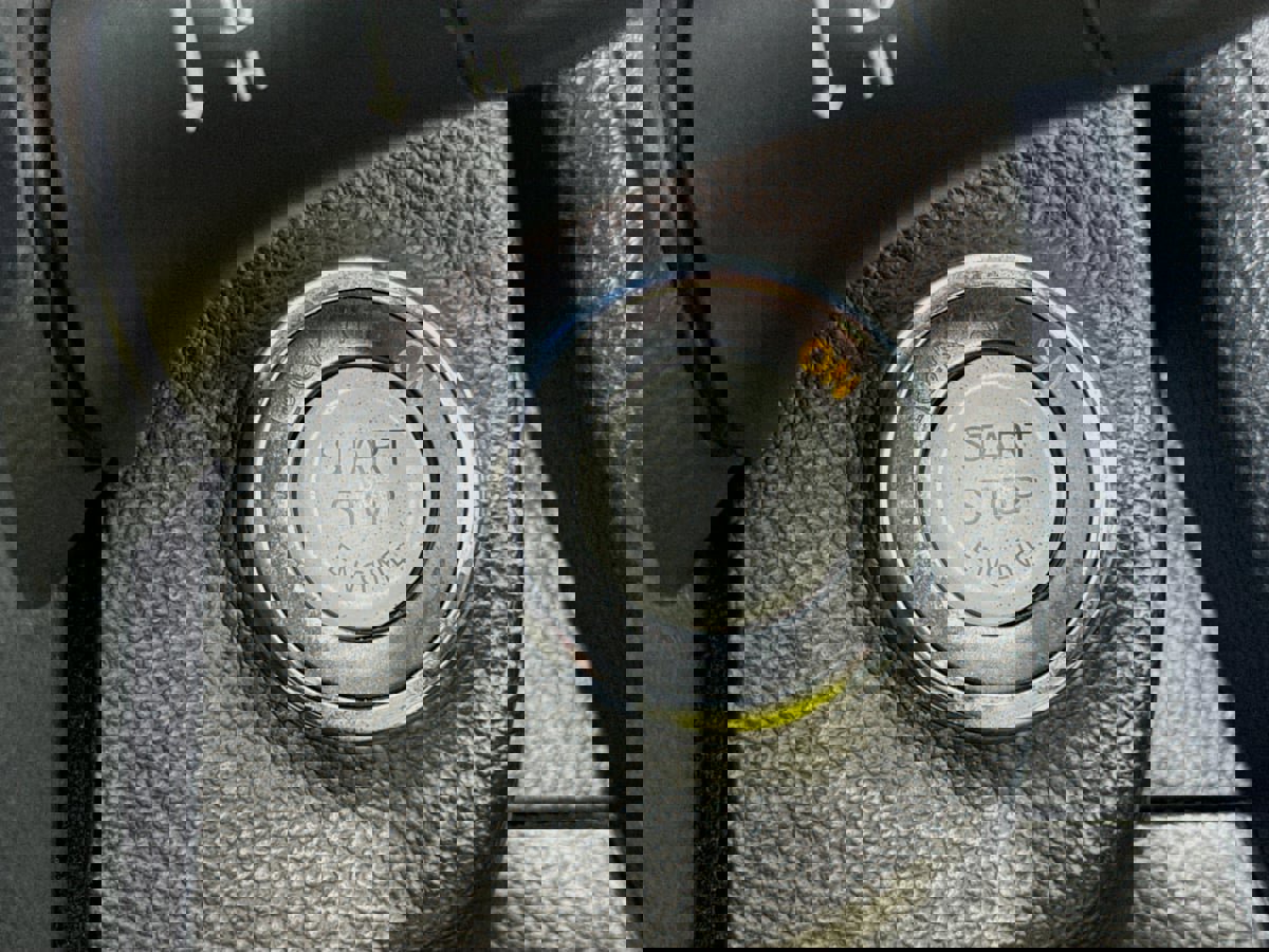 Used 2014 INFINITI Q60 Convertible w/ Premium Package image 18