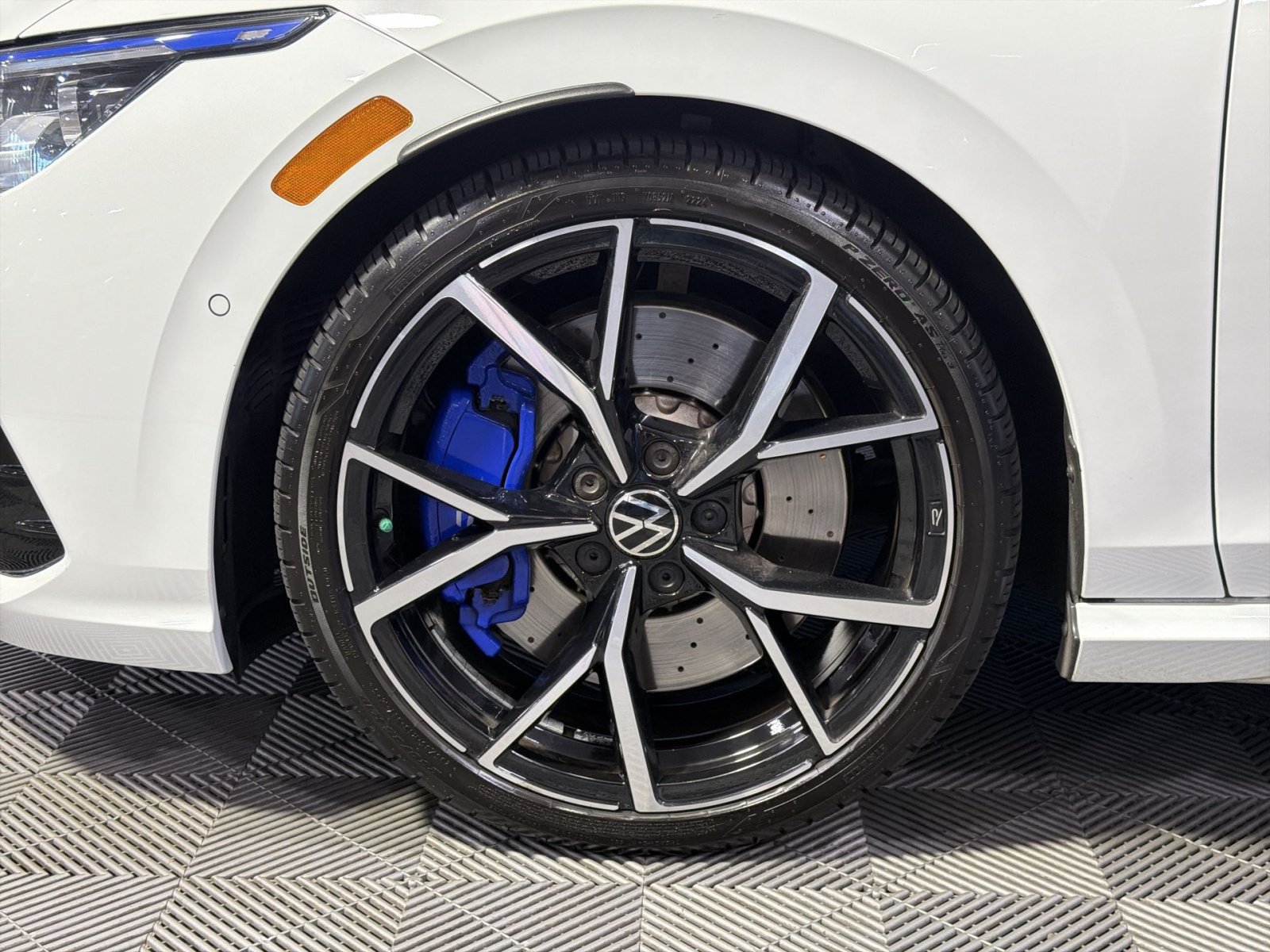 Used 2023 Volkswagen Golf R AWD/4WD image 16