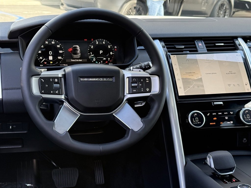 New 2025 Land Rover Discovery S image 24