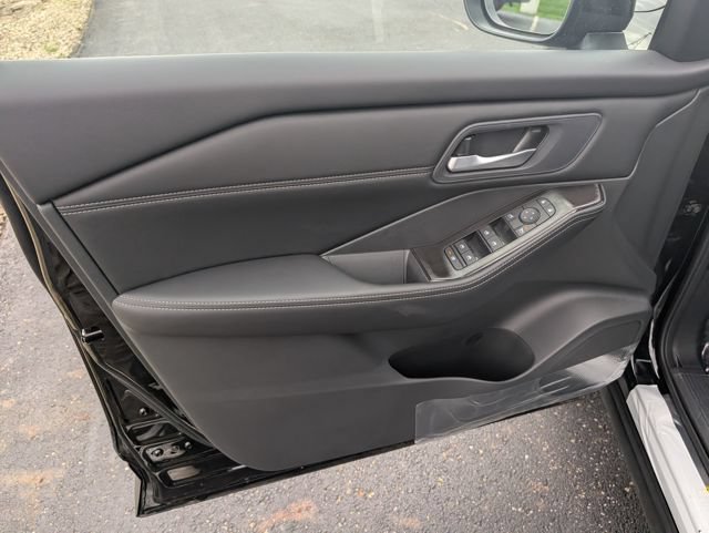 New 2026 Nissan Rogue Dark Armor AWD/4WD image 15