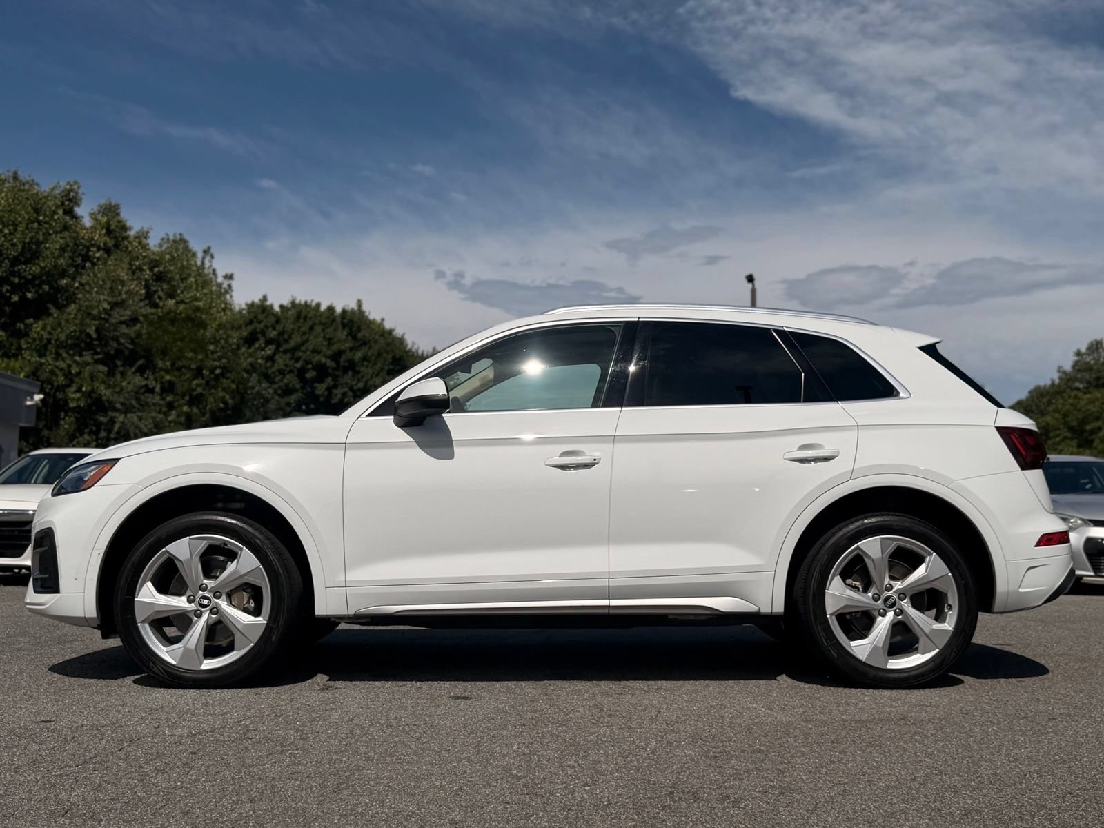 Used 2021 Audi Q5 2.0T Premium Plus w/ Premium Plus Package AWD/4WD image 2