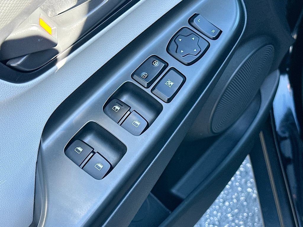 Used 2022 Hyundai Kona SEL image 18