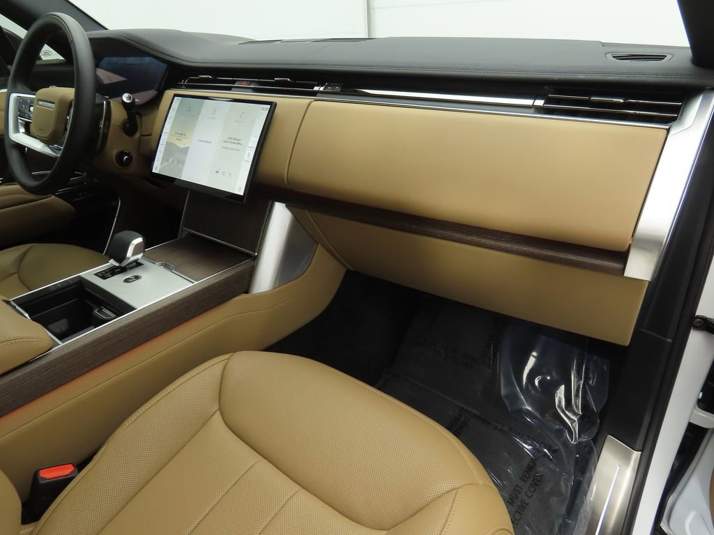 New 2025 Land Rover Range Rover SE image 17