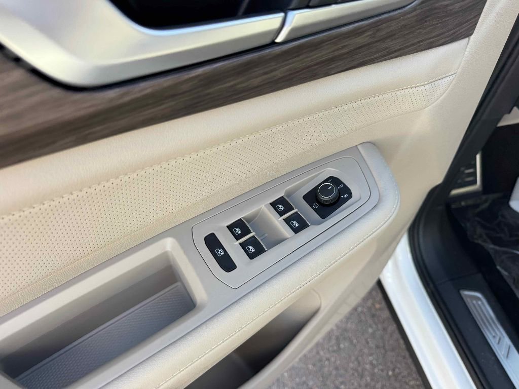 New 2026 Volkswagen Atlas SEL Premium R-Line image 14