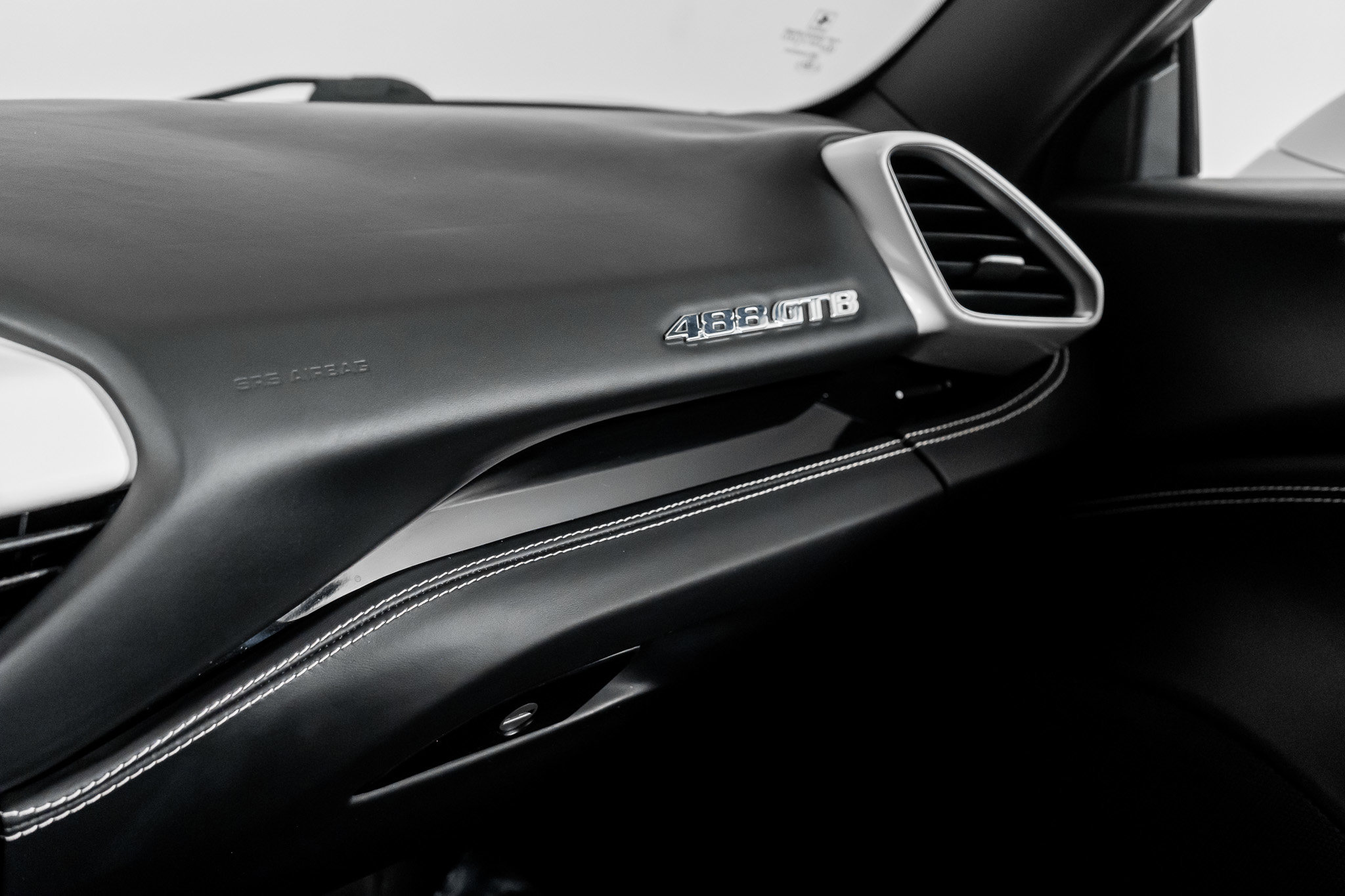 Used 2016 Ferrari 488 GTB image 40