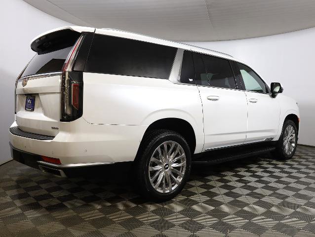 Used 2023 Cadillac Escalade ESV Premium Luxury w/ LPO, Illumination Package AWD/4WD image 5