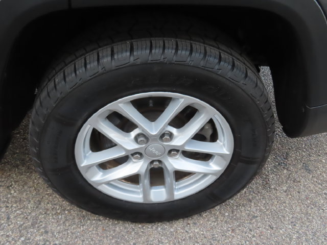 Used 2023 Jeep Grand Cherokee L Laredo w/ Luxury Tech Group I AWD/4WD image 15