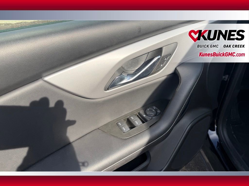 Used 2025 Chevrolet Blazer LT FWD image 7