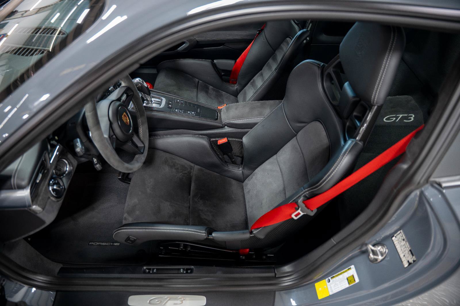 Used 2018 Porsche 911 GT3 RWD image 81