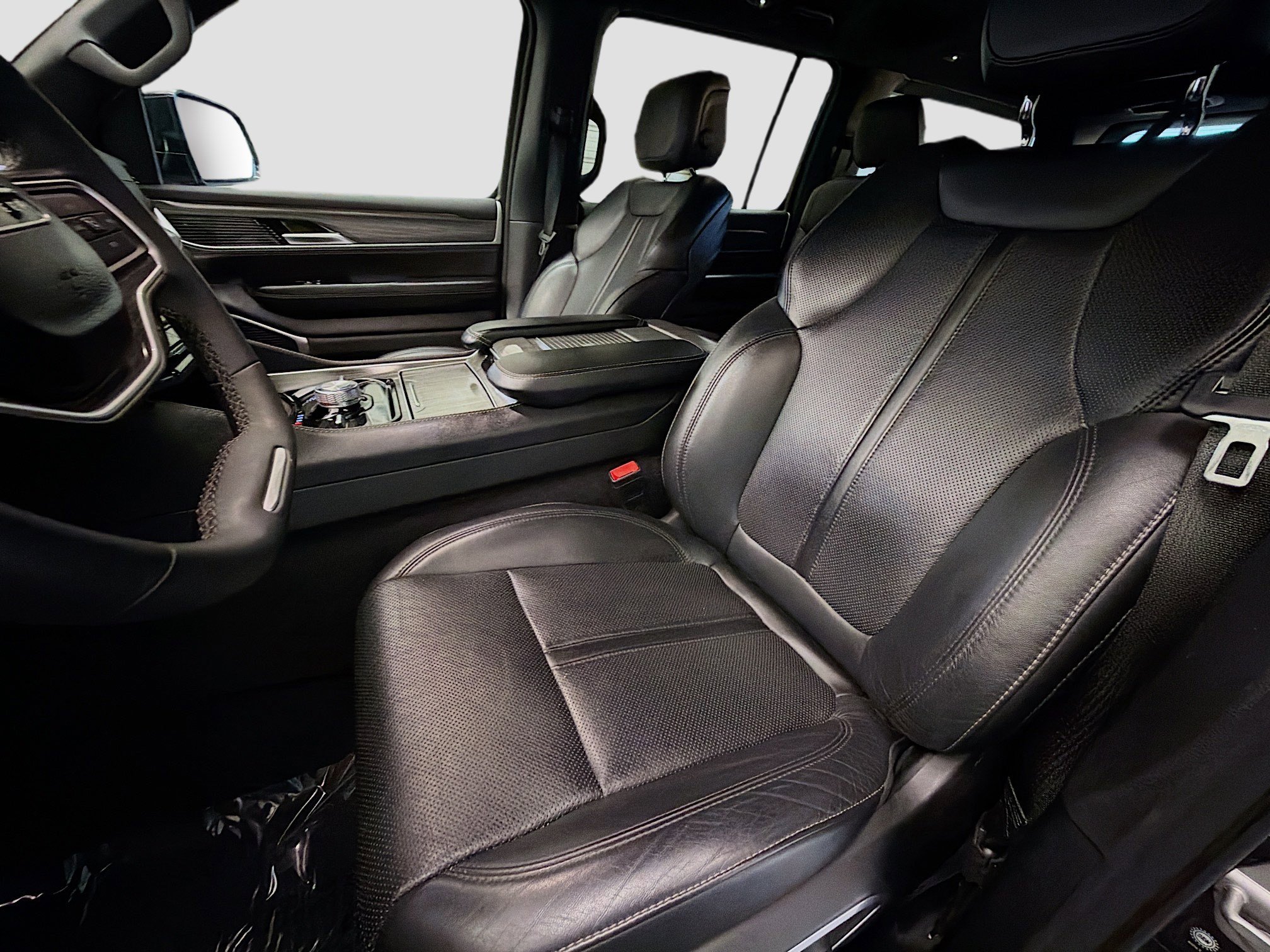 Used 2024 Jeep Wagoneer Series III image 11