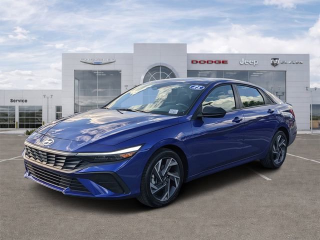 Used 2025 Hyundai Elantra Sport image 5