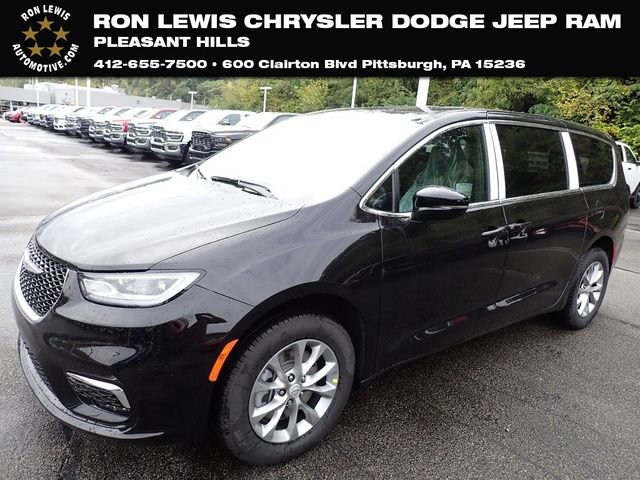 New 2026 Chrysler Pacifica Select image 1