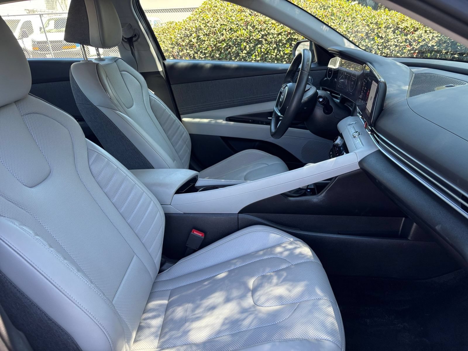 Used 2025 Hyundai Elantra Limited FWD image 37