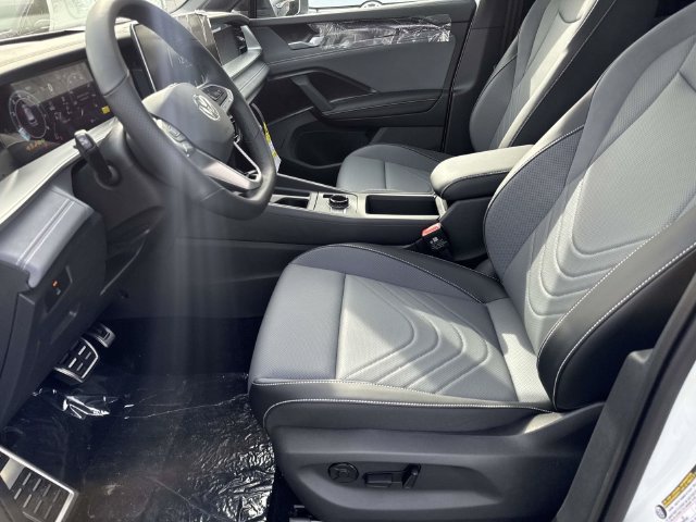 New 2026 Volkswagen Tiguan SE R-Line FWD image 12