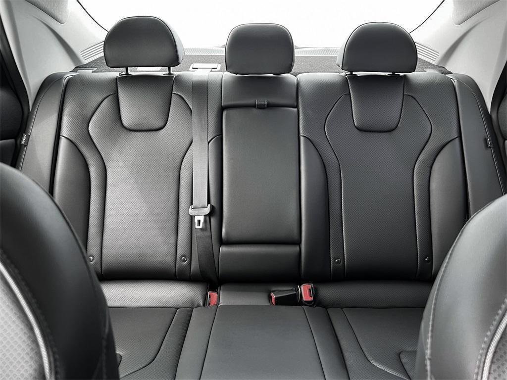 New 2025 Hyundai Elantra Limited image 16