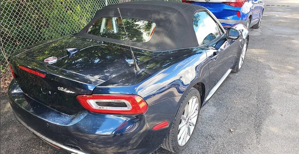 Used 2018 FIAT 124 Spider Lusso w/ Convenience Group RWD image 2