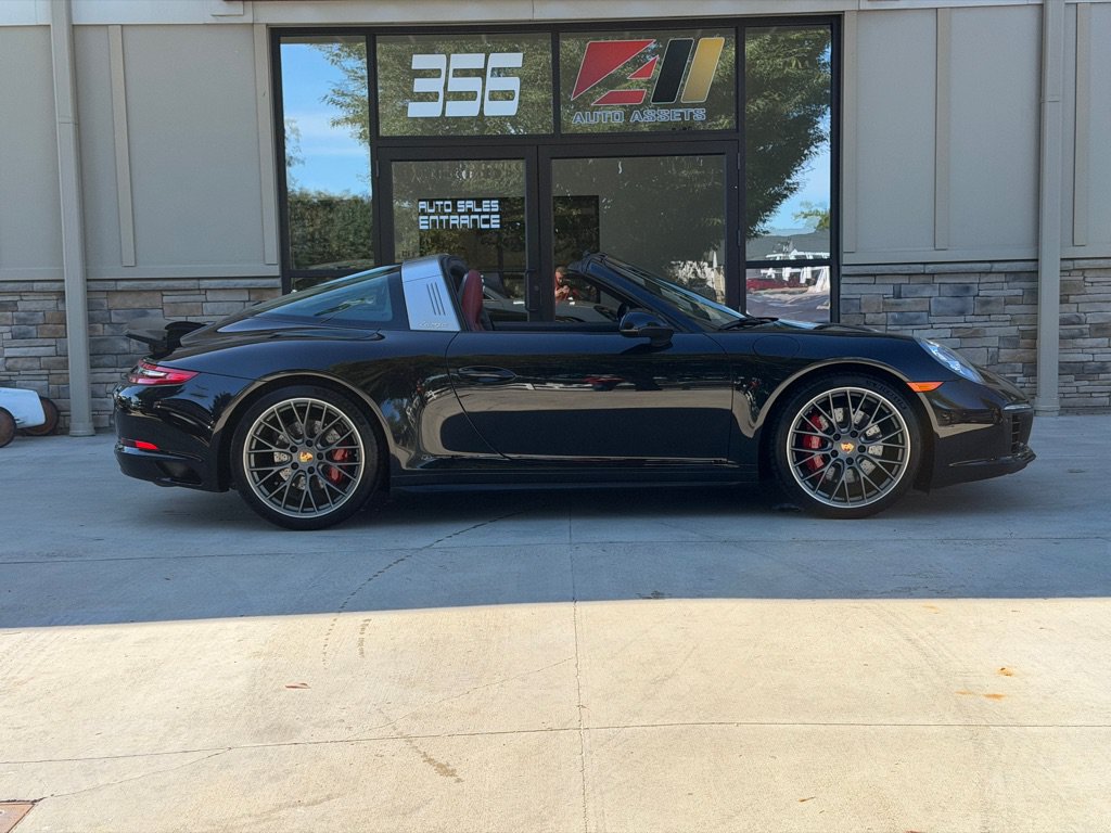 Used 2018 Porsche 911 Targa 4S AWD/4WD image 2